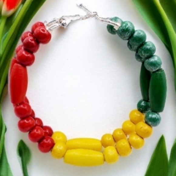 Rasta hoop earrings, African earrings with wooden beads, large hoop earr… - Picture 3 of 4